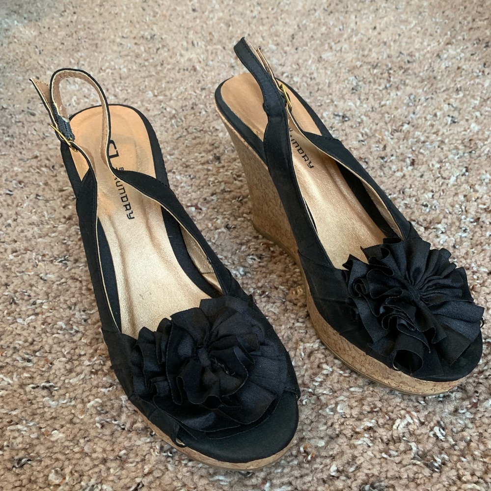 Black wedges